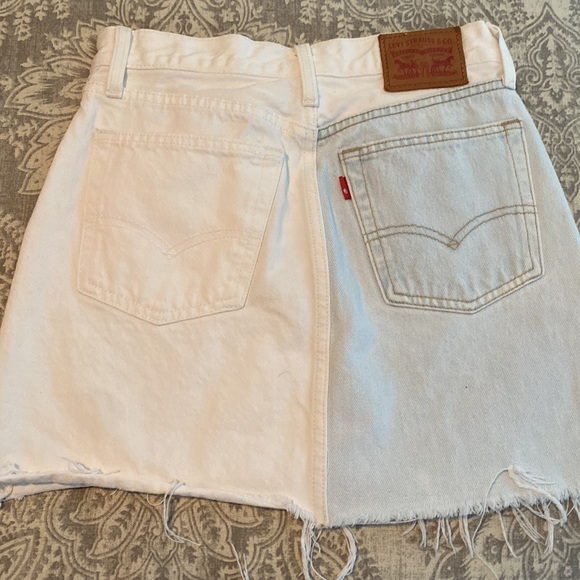 Denim duo shorts and skirt (Levi)  with frayed bottoms. - Picture 7 of 8